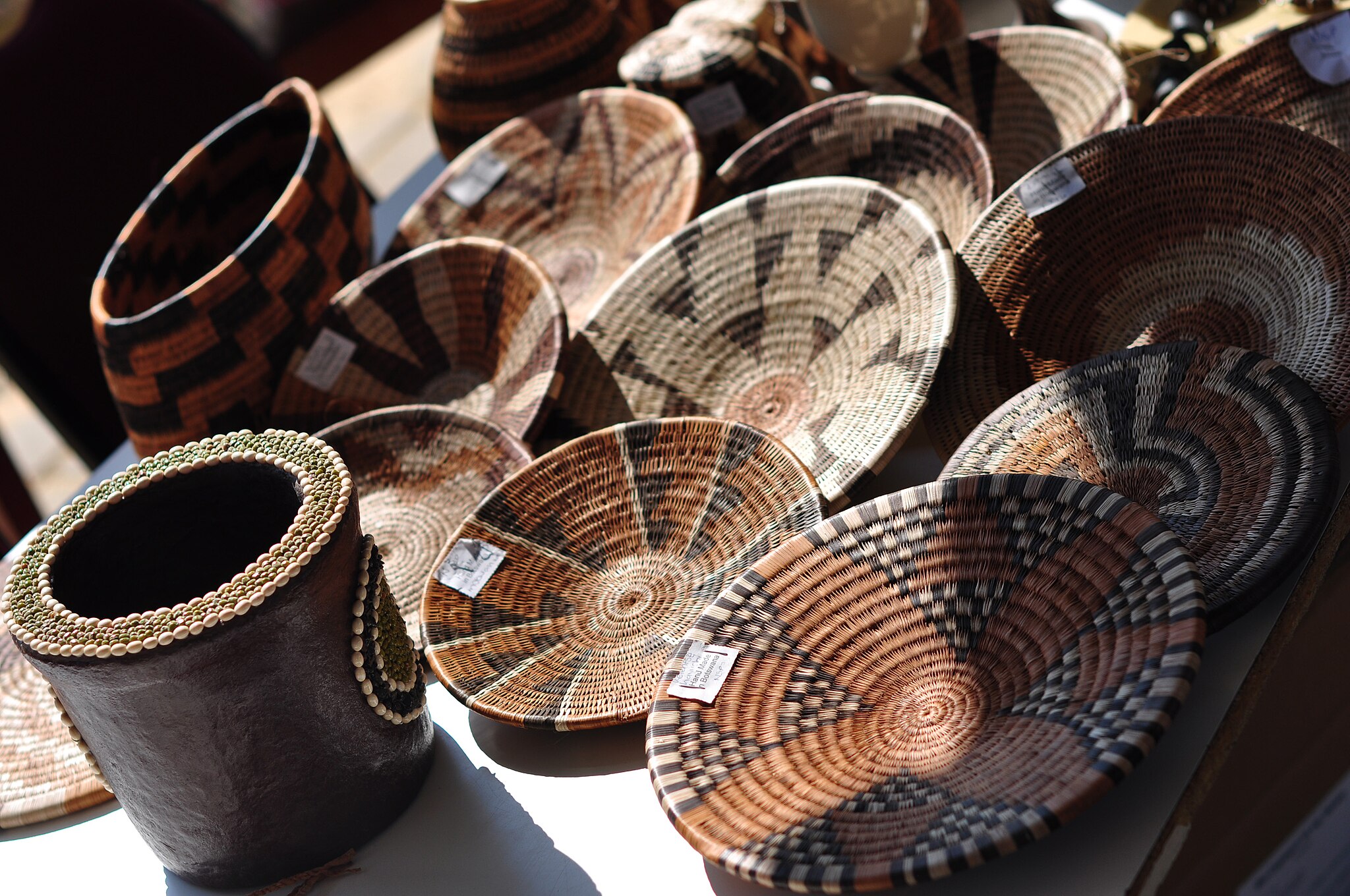 2048px-Botswana_traditional_baskets