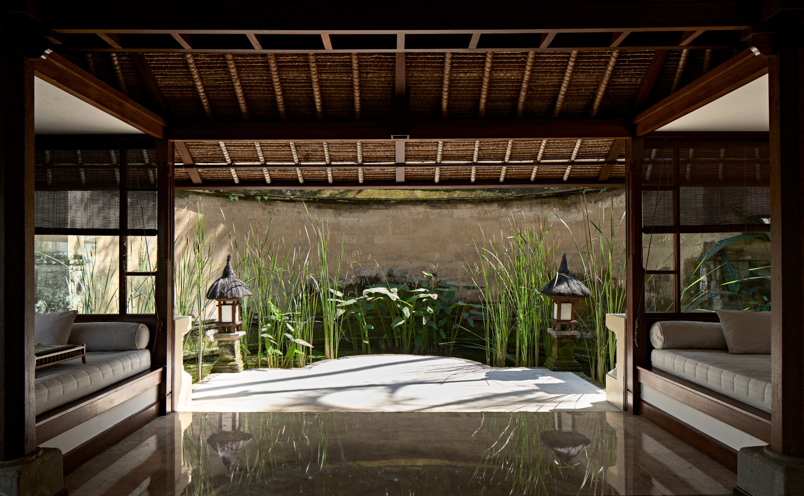 amandari_indonesia_-_accommodation_suite_outdoor_pond-2