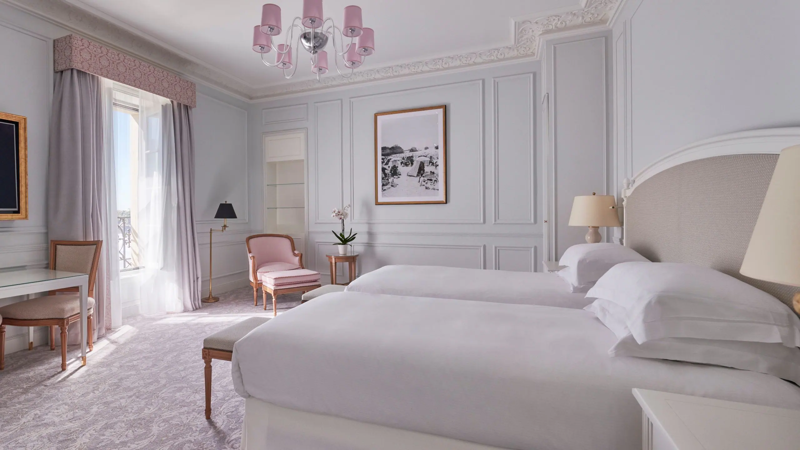 Hotel-du-Palais-Biarritz-P058-Twin-Guestroom-with-Beach-View.16×9