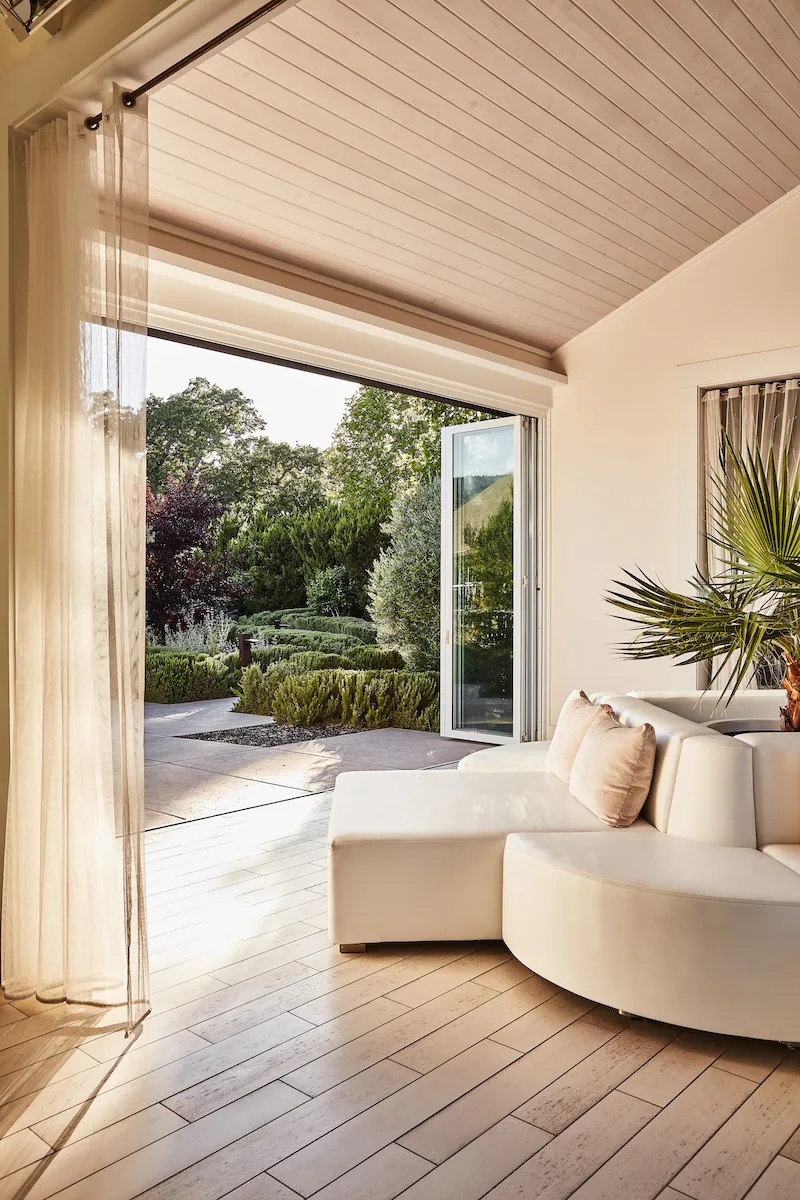 SOL_Spa_Treatments_Relaxation-Room_2021_050530-1