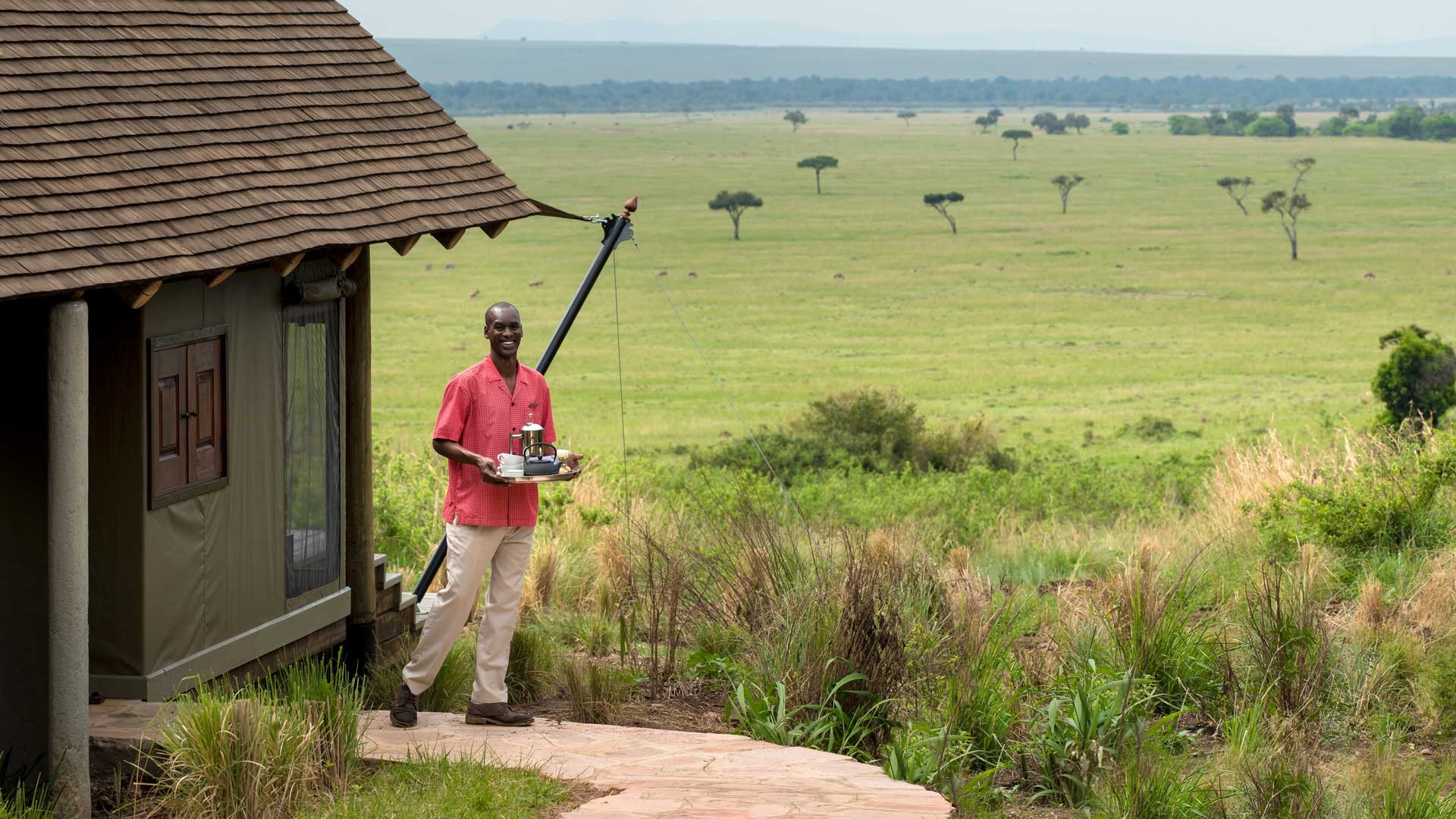 butler-at-andbeyond-bateleur-camp-overlooking-the-masai-mara