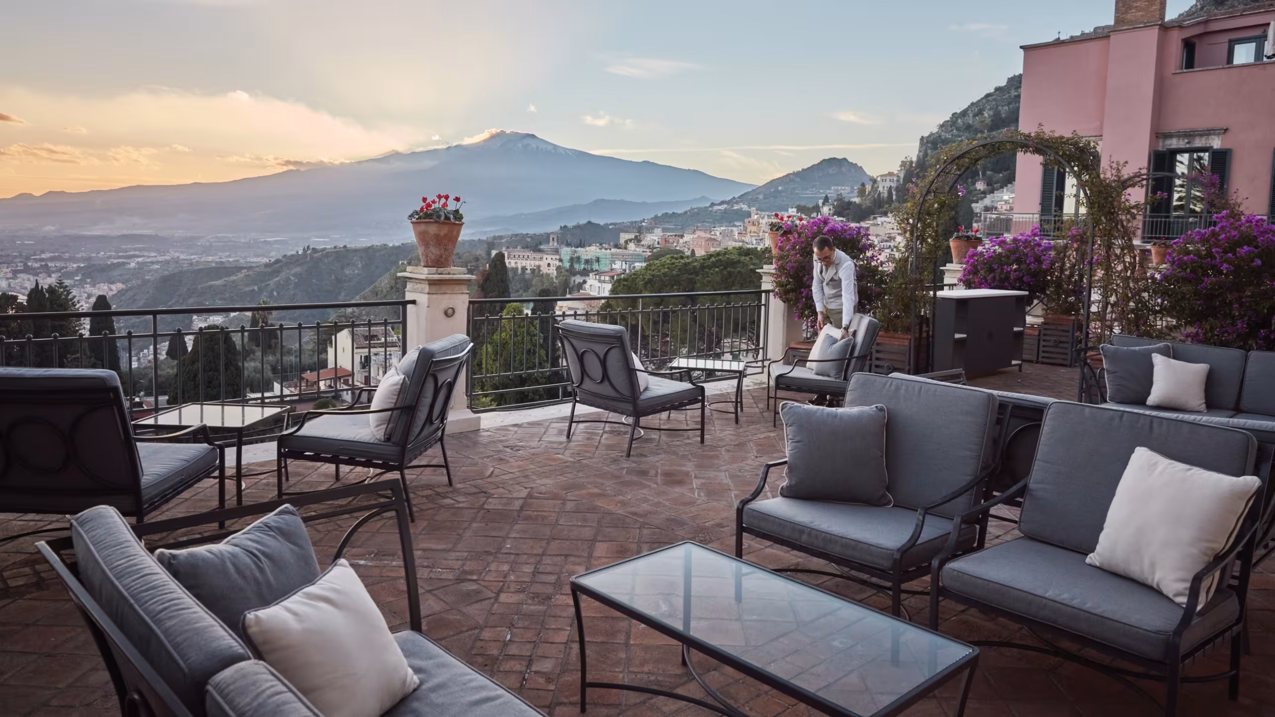 ght-ext-view-literary-terrace02