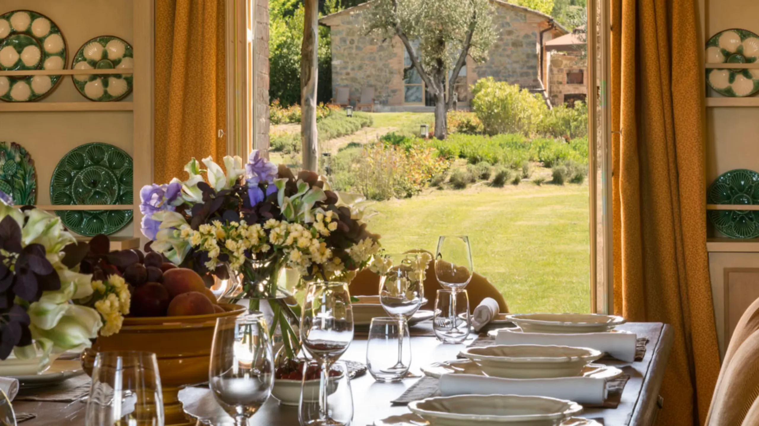 rwcdb-in-villa-dining-table_WIDE-LARGE-16-9