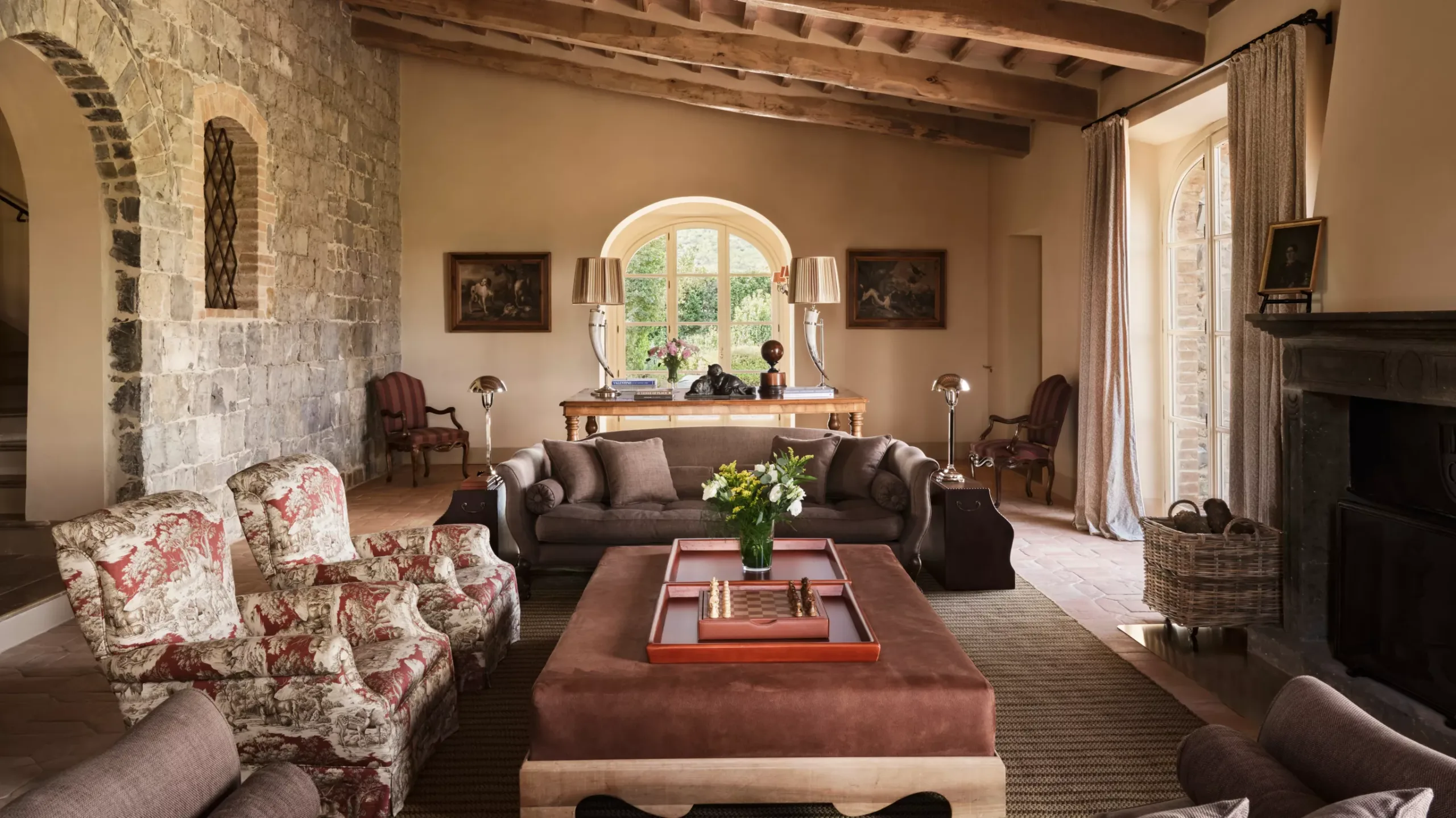 rwcdb_villa santanna_sittingroomsummer2_june2024_WIDE-LARGE-16-9