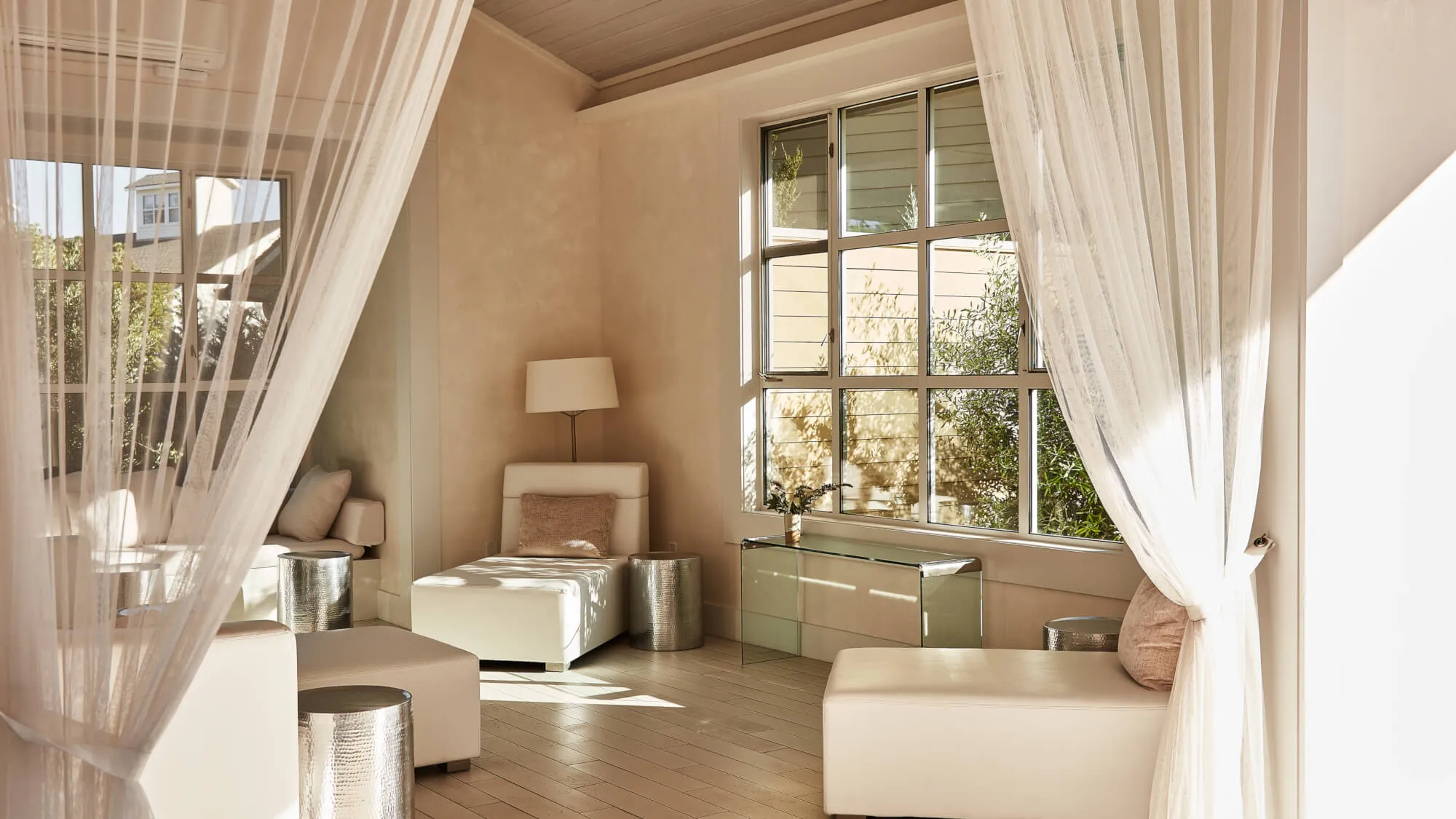 sol-gal-resort-10.23-relaxationroom-land