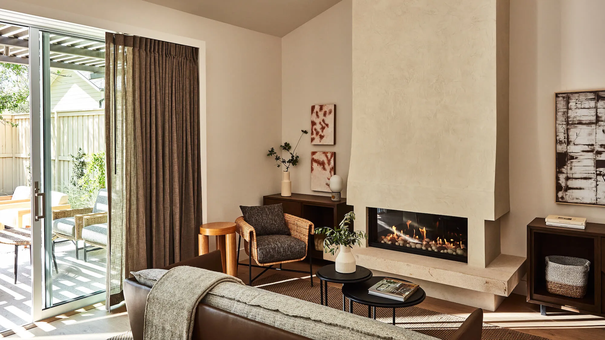 sol-gallery-stay-orchardsuite-livingarea