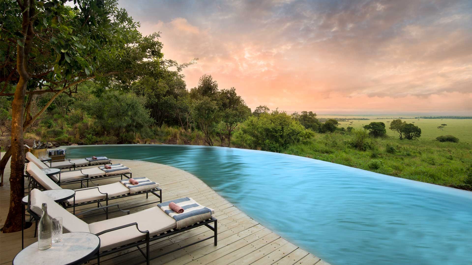 swimming-pool-and-andbeyond-bateleur-camp-overlooking-the-masai-mara