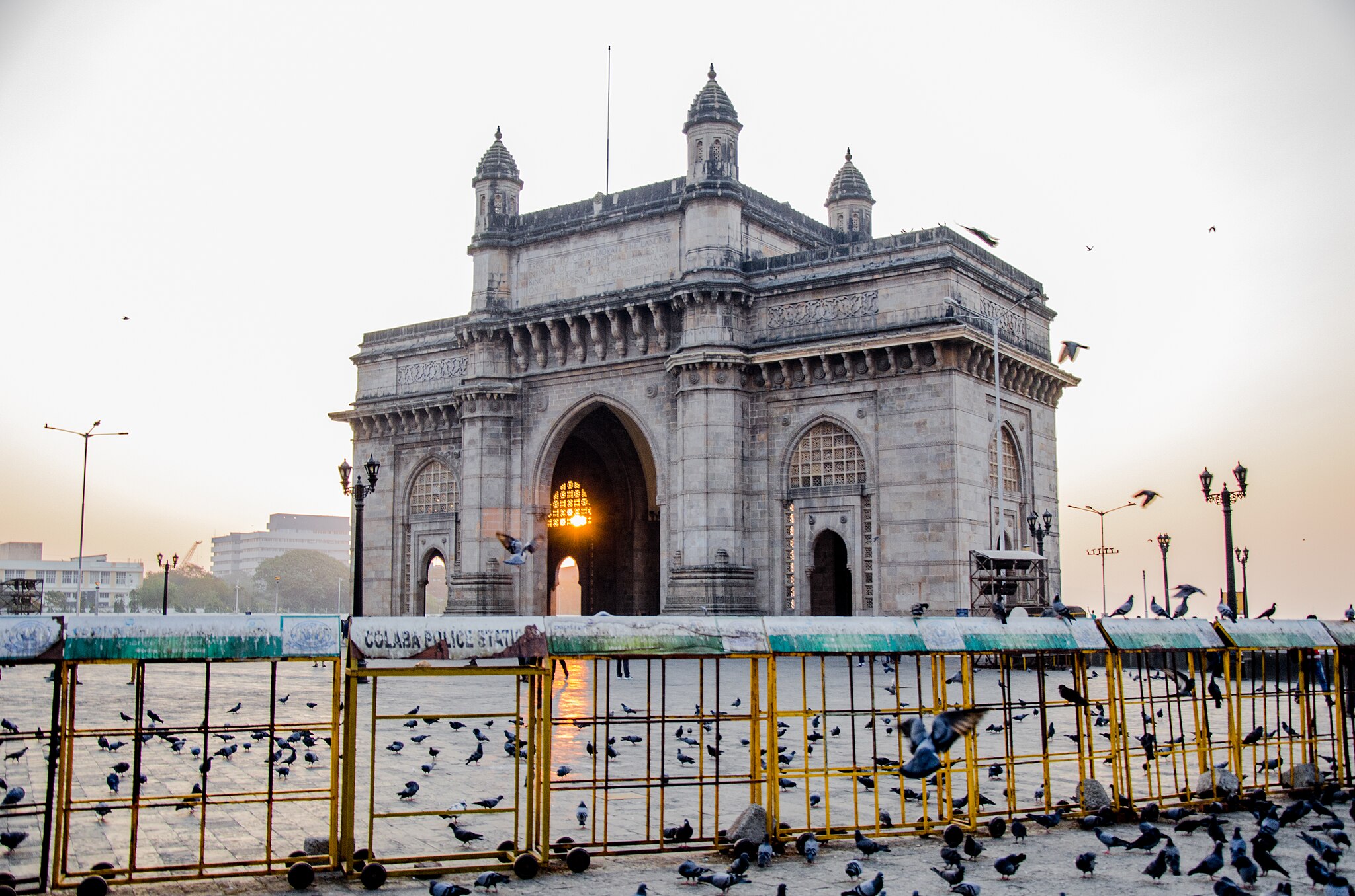 2048px-Mumbai(Bombay)_-_Gateway_of_India_-_Now