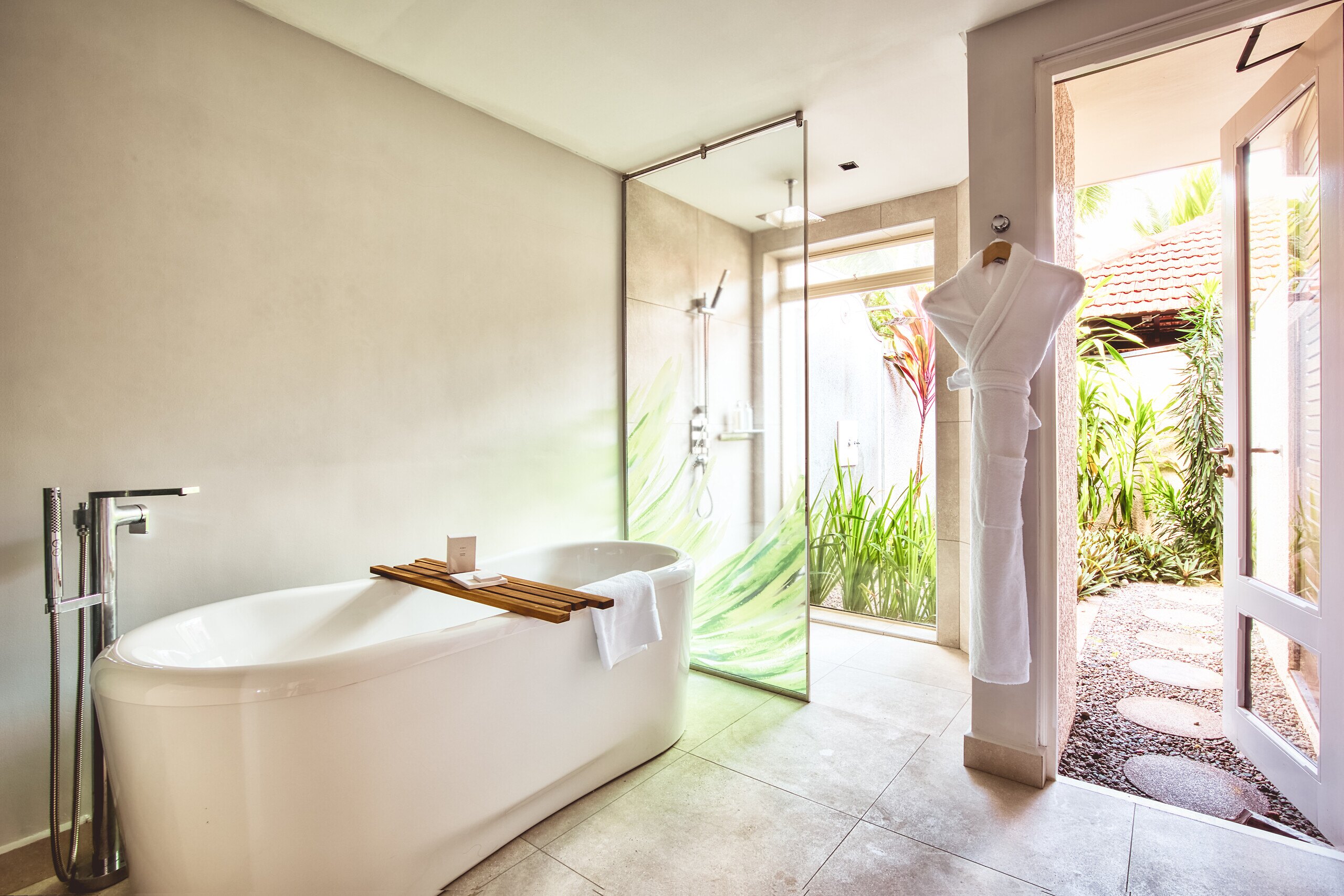 303433-fag3g6y5gx-swhr