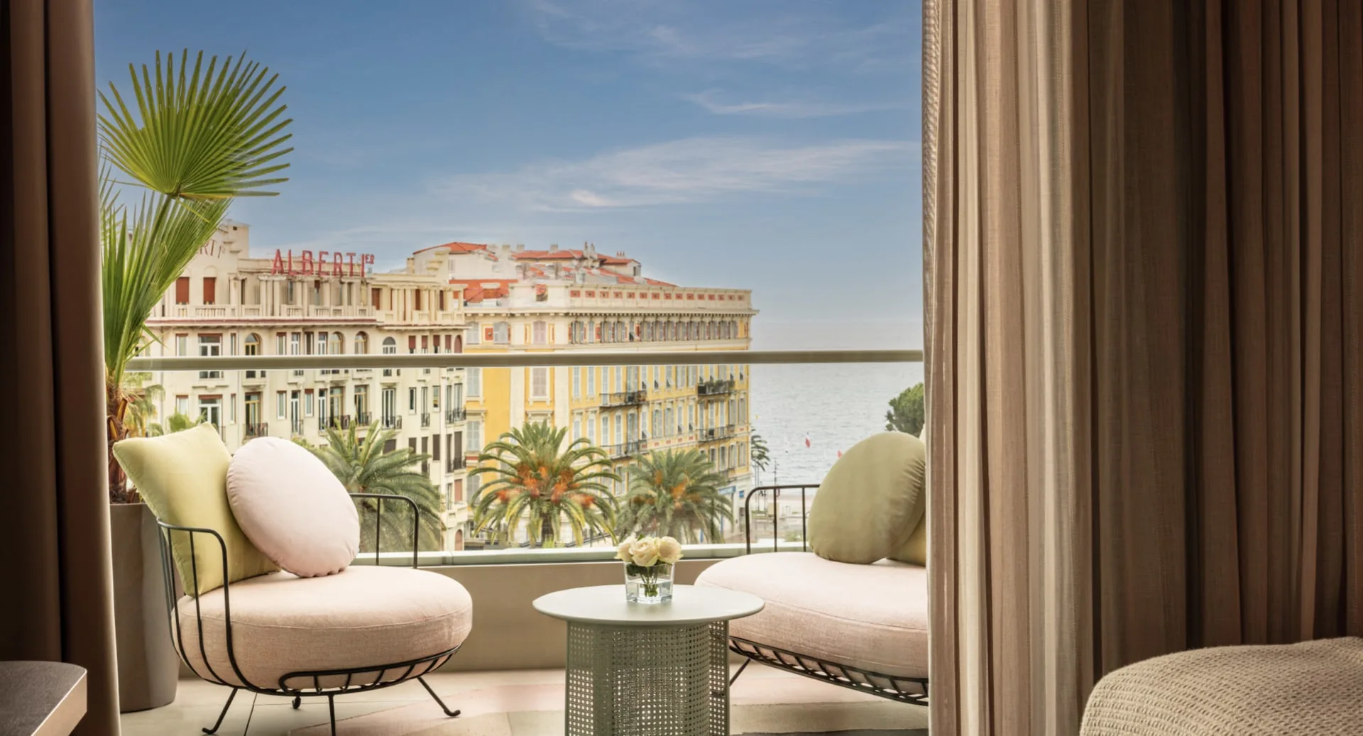 anantara_plaza_nice_hotel_premium_panoramic_sea_view_1920x1037