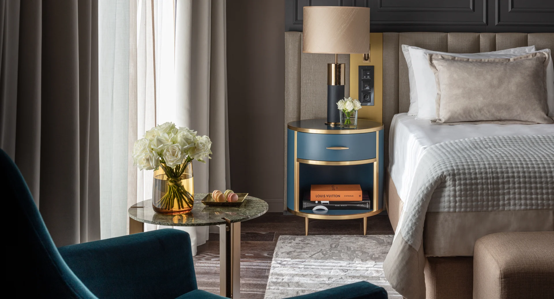anantara_plaza_nice_presidential_bedside_0197x-3-3-crpd-1920×1037