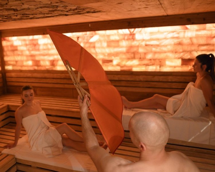 csm_Aufguss_Tiroler_Saunadorf_komprimiert_c_Interalpen-Hotel_Tyrol__5__9114dc