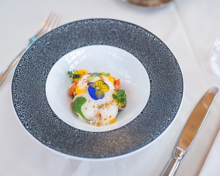 csm_Kulinarik_Confierter_Hummer_komprimiert_c_Interalpen-Hotel_Tyrol_984ac5b4