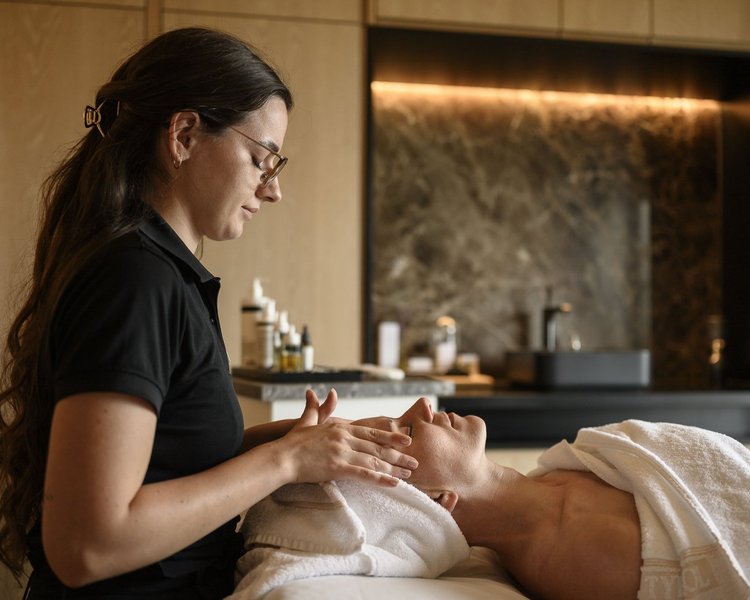 csm_Supreme_Eye_Face_Lift_Behandlung__c_Interalpen-Hotel_Tyrol__14__af382c628