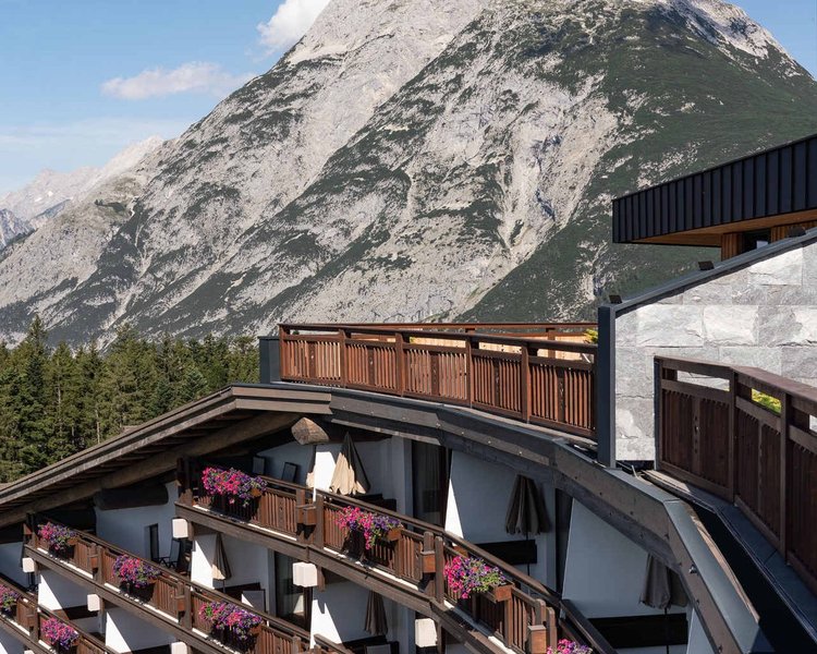 csm__c_Interalpen-Hotel_Tyrol_Suiten_Ausblick_Munde____745e134597