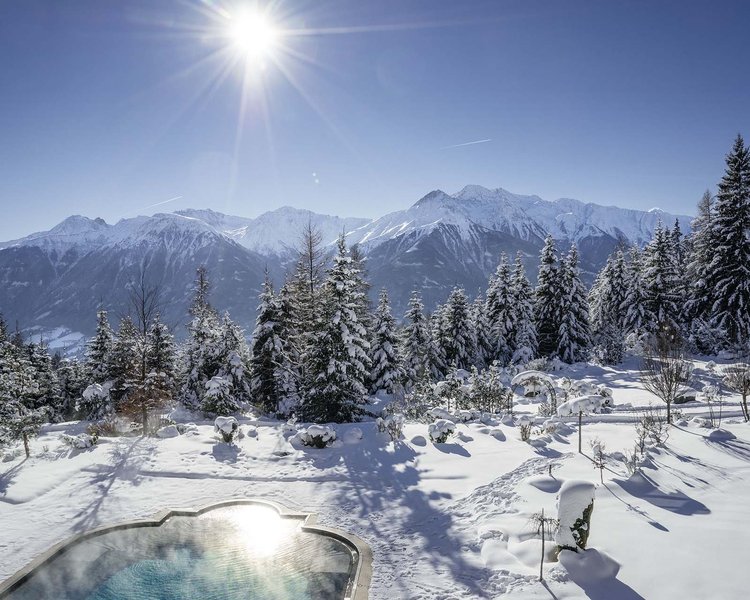 csm__c_Interalpen-Hotel_Tyrol_Winter_Poolblick_seitlich_4d6d7aaf49