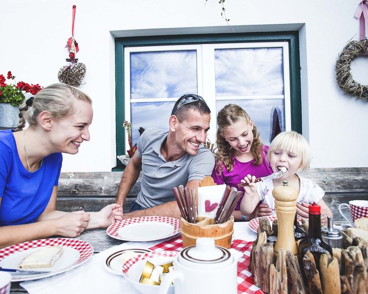 csm__c_Region_Seefeld__Stephan_Elsler_Almhuette_Familie_5ae42ccb2e