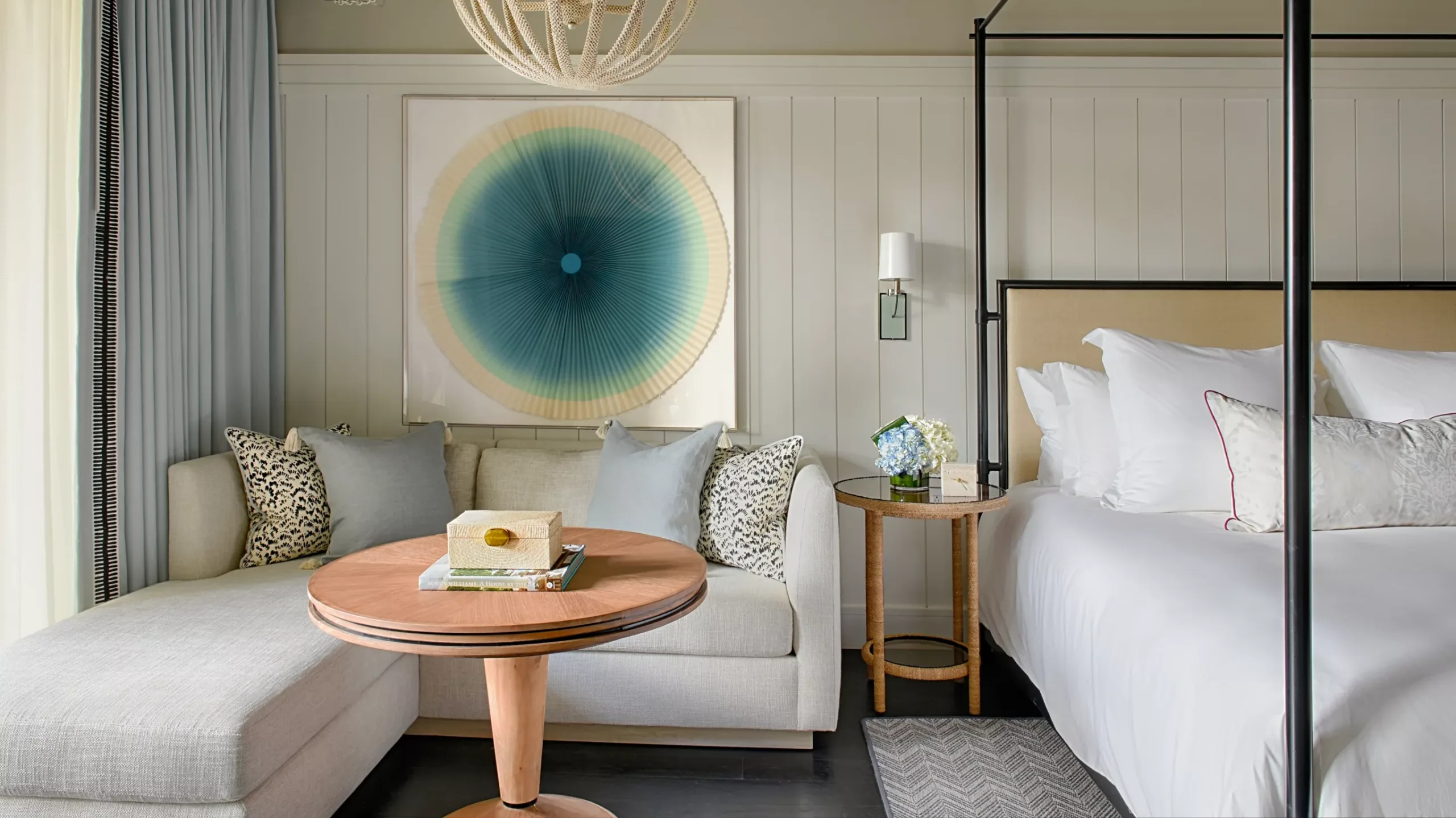 king-room-sitting-area_WIDE-LARGE-16-9