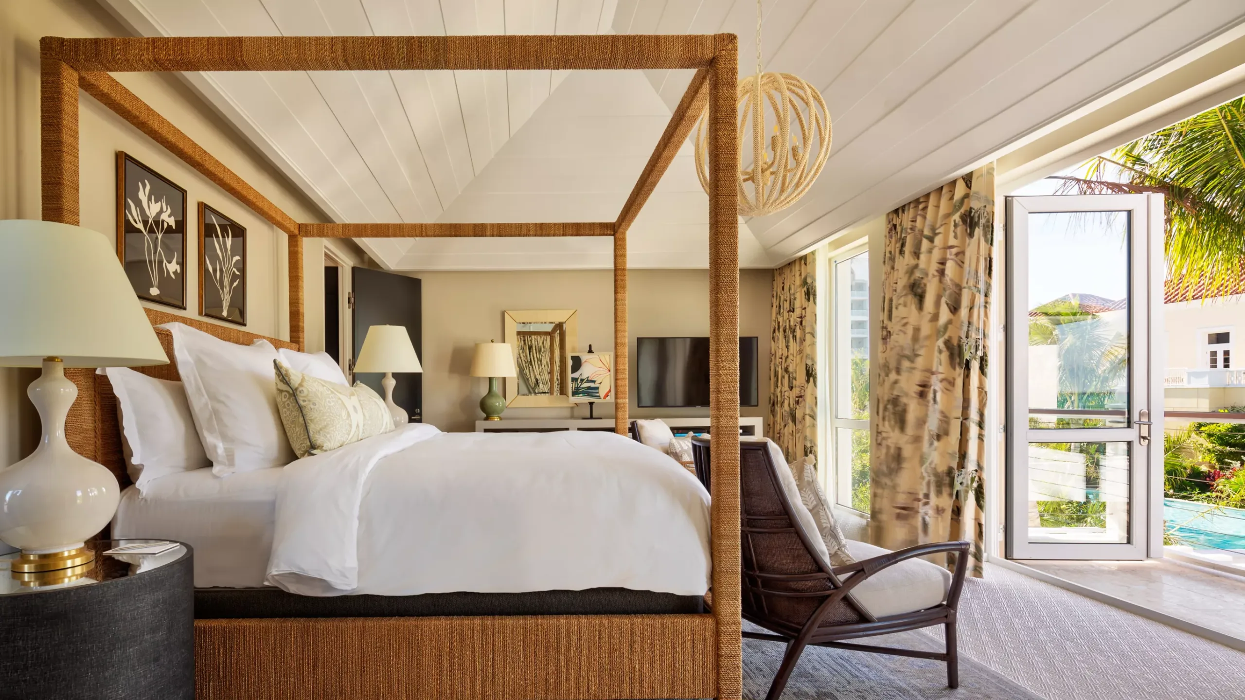 villa-master-king-bedroom_WIDE-LARGE-16-9