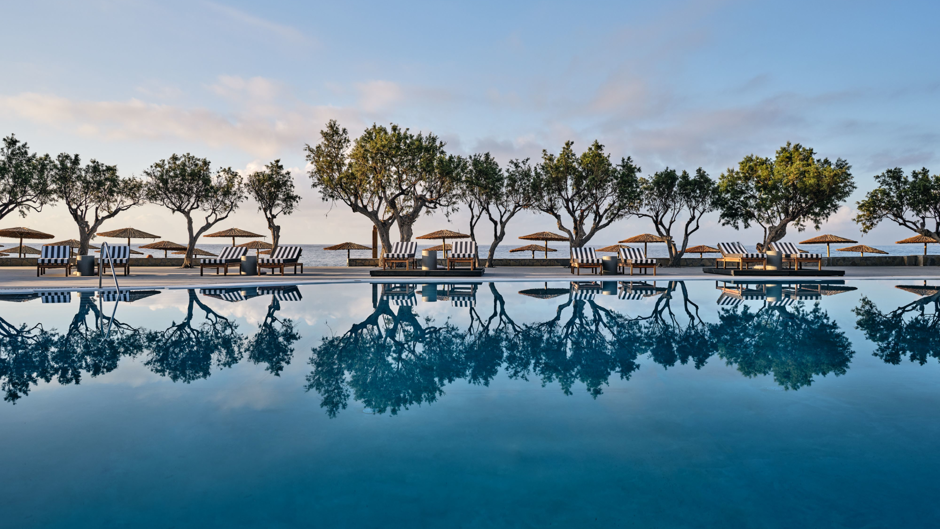 Mare_Mare_pool___beach_views